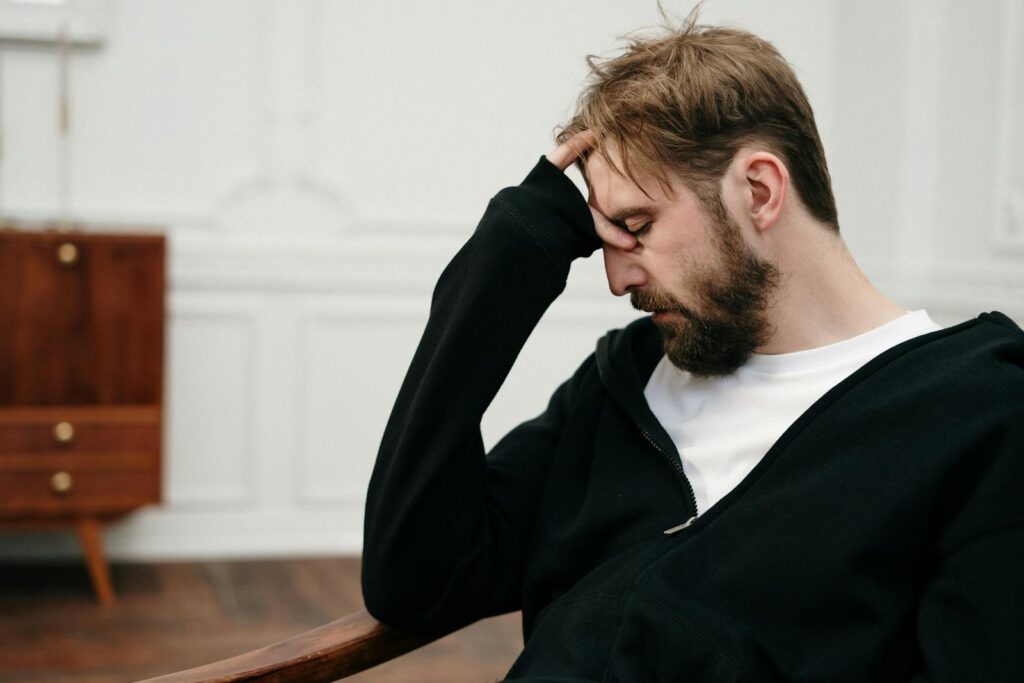 What Men Notice: 8 Unsuspecting Traits and Realities That ‘Scream’ Lower Class, According to Psychology and Life