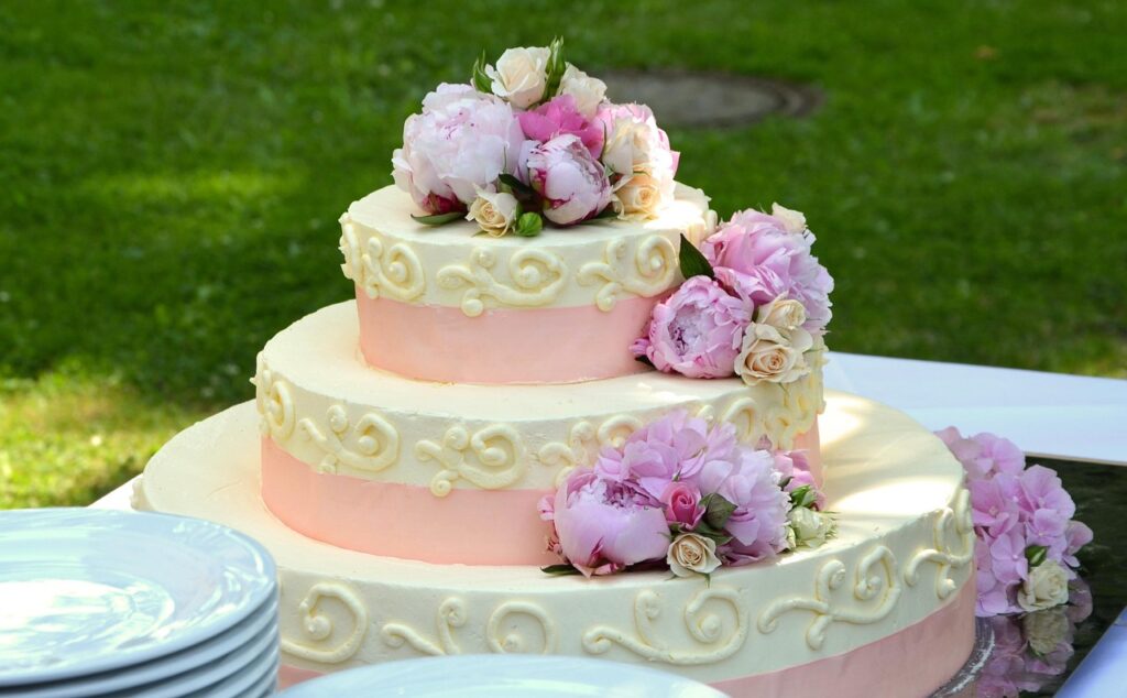 Understanding Cakeage Fees and How They Affect the Price of Your Celebration Dessert