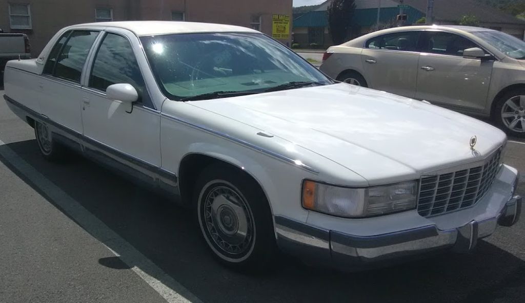 93-94 Cadillac Fleetwood Brougham front view