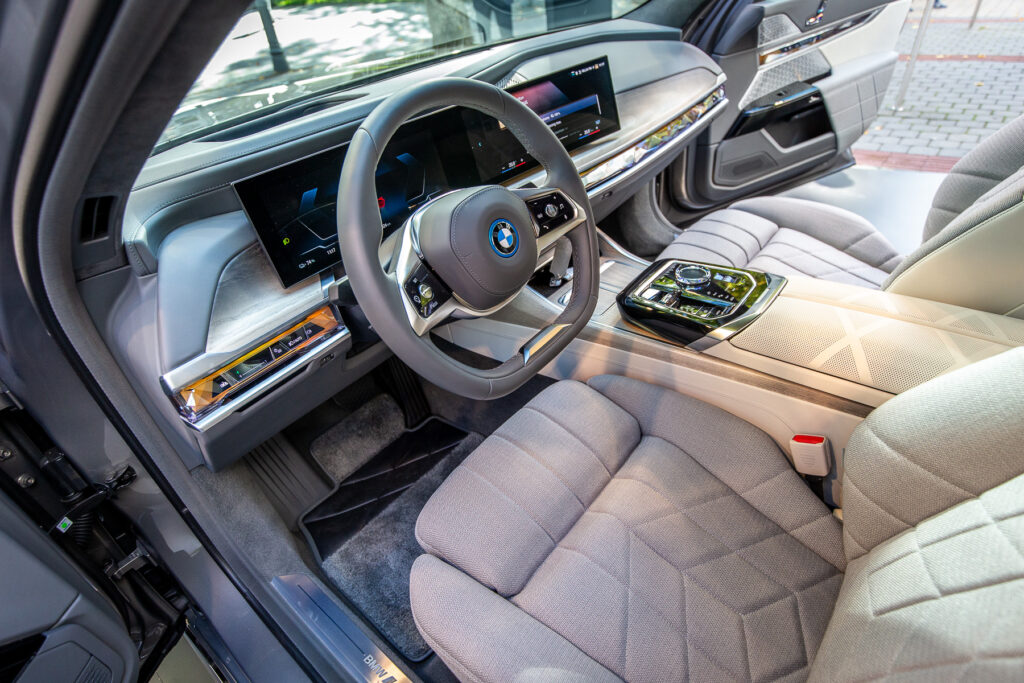 BMW i7 in by Augustas Didzgalvis