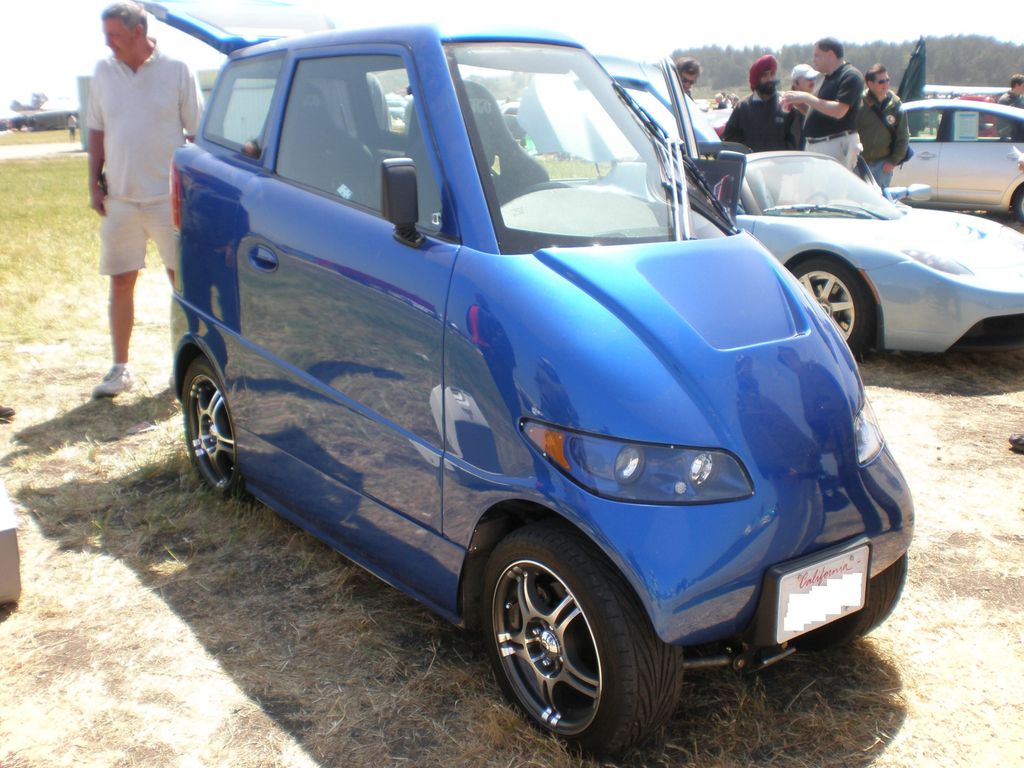 Blue Commuter Cars Tango T600 right side