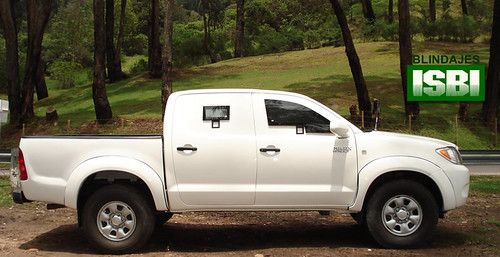 CIT cash transit money truck transporte de valores transportadora blindado value armored toyota hilux Fordonsbyggnationer geld und werttransporter 运钞车