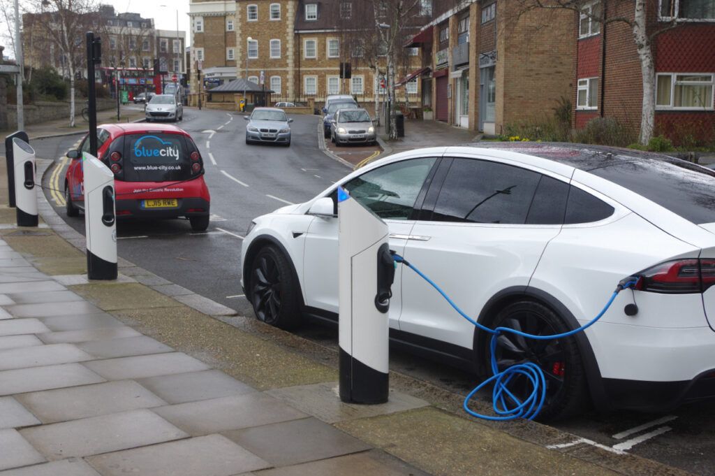 Charging cars - Strand on the Green - geograph.org.uk - 5702284