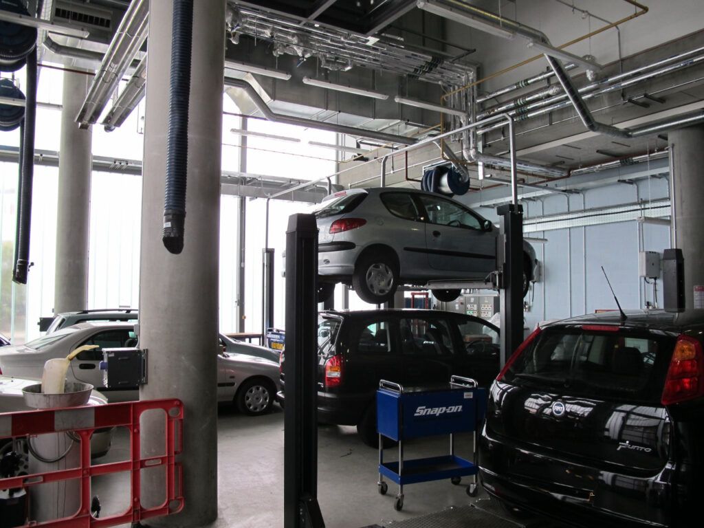 City of Westminster College - car maintenance workshop - geograph.org.uk - 2609194