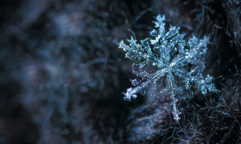 Unlock the Universe’s Mathematical Secrets Through the Astonishing Symmetry of Snowflakes