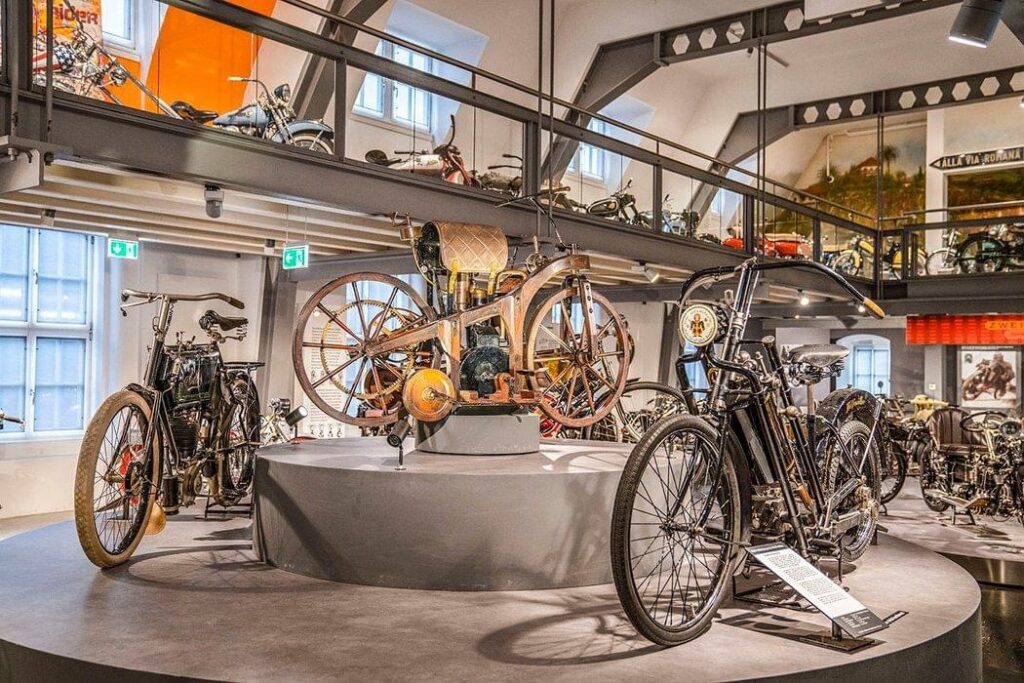 Daimler'scher Reitwagen und Hildebrand & Wolfmuller