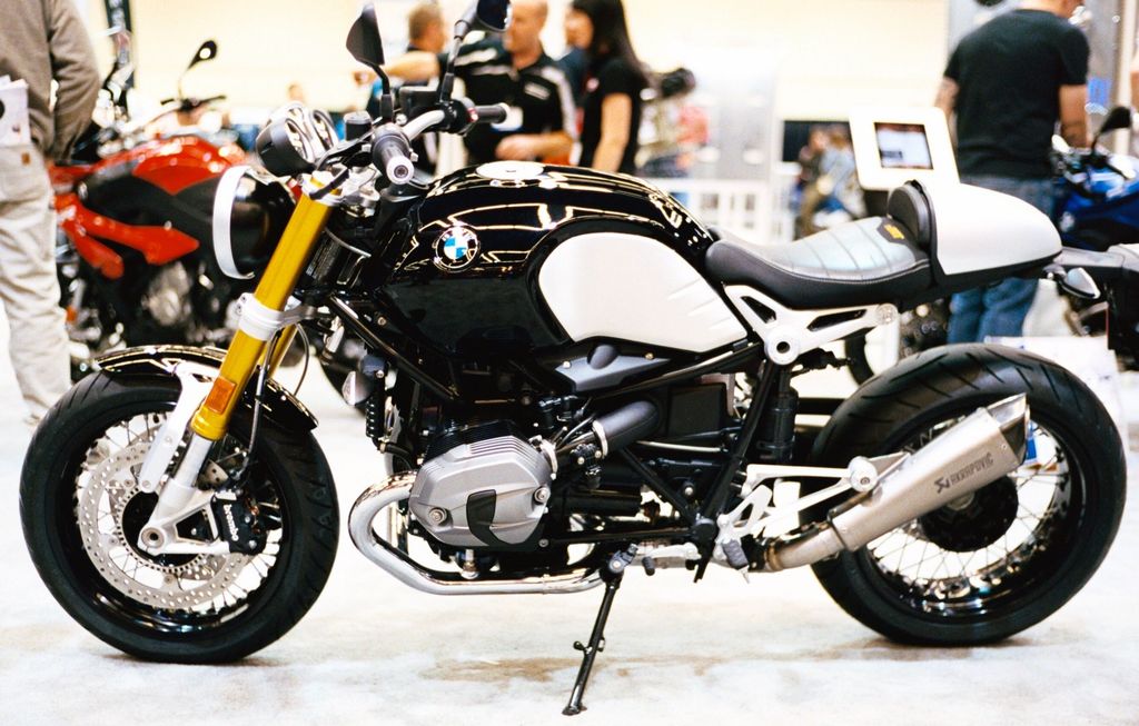 File:BMW R nineT left.JPG