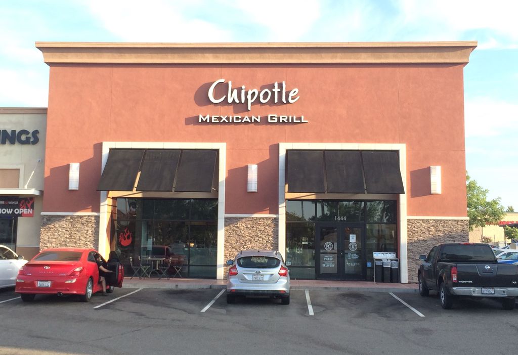 Revolutionizing Your Burrito Experience: How Chipotle’s Digital-Only Drive-Through Lanes are Redefining Convenience for Burrito Lovers