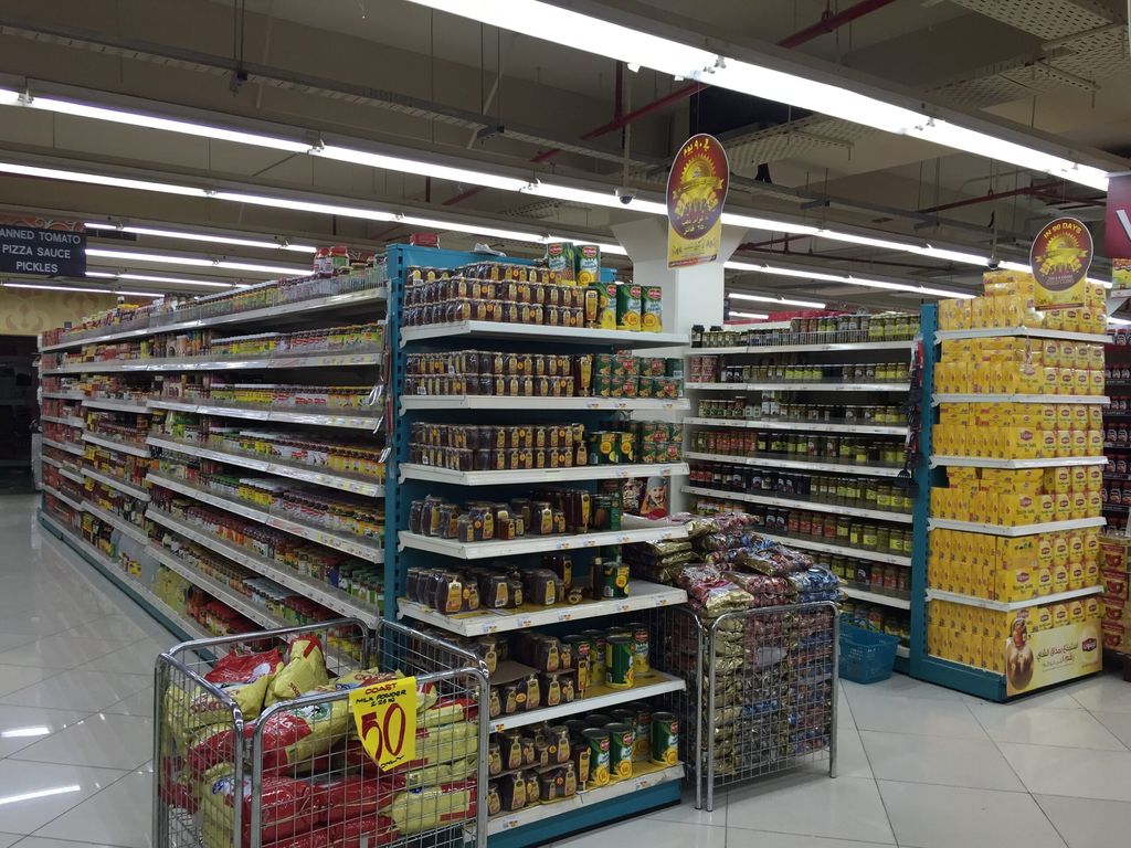 File:Hypermarket - Shopping promotions - Doha.jpg