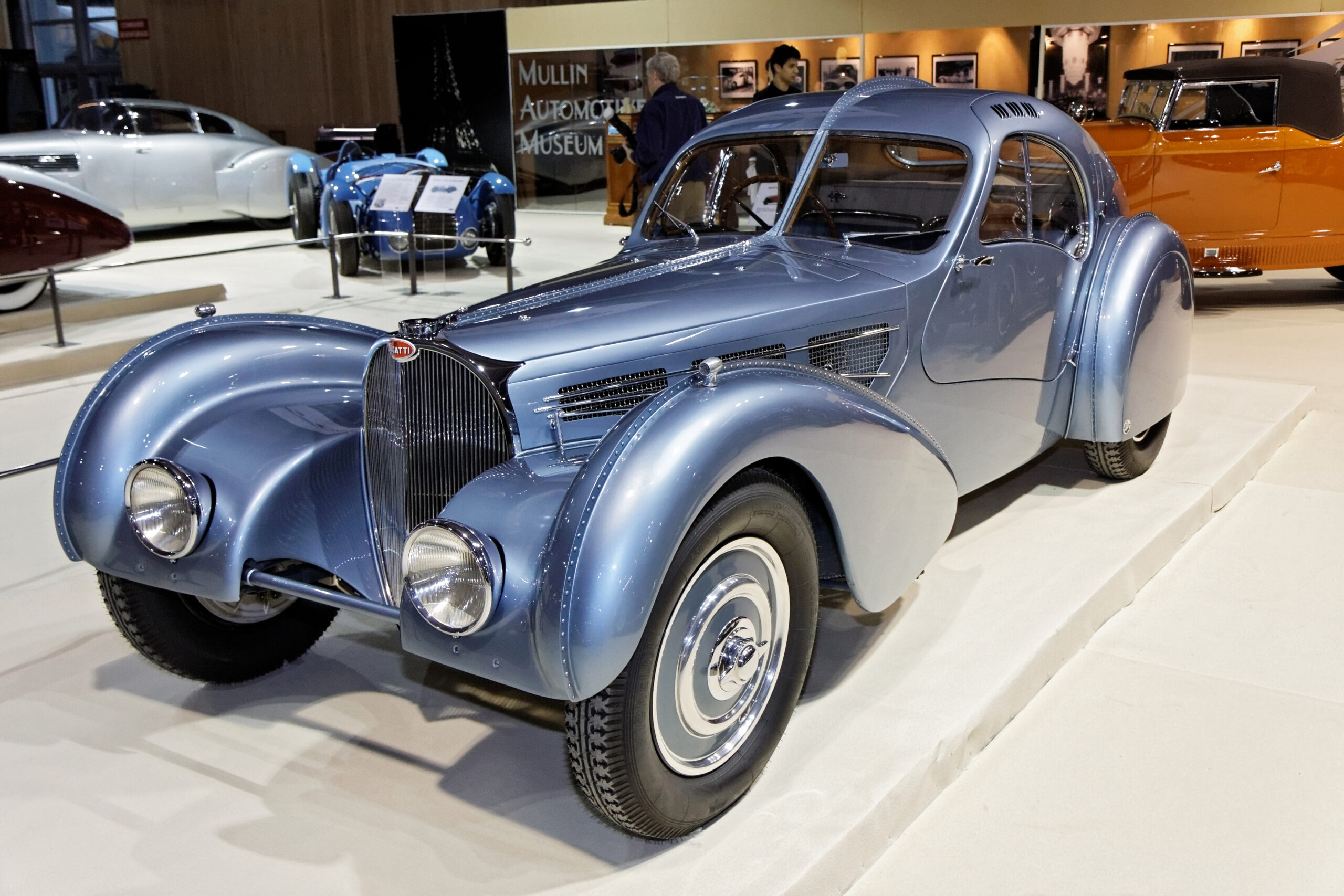 File:Paris - Retromobile 2012 - Bugatti type 57SC Atlantic - 1936 - 001