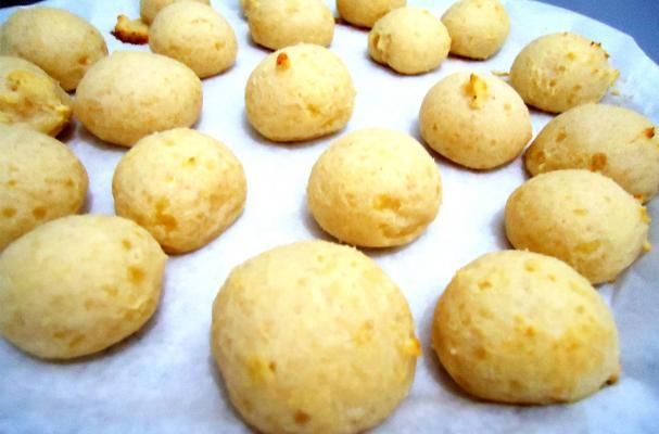 Brazi Bites Cheddar & Parmesan Brazilian Cheese Bread