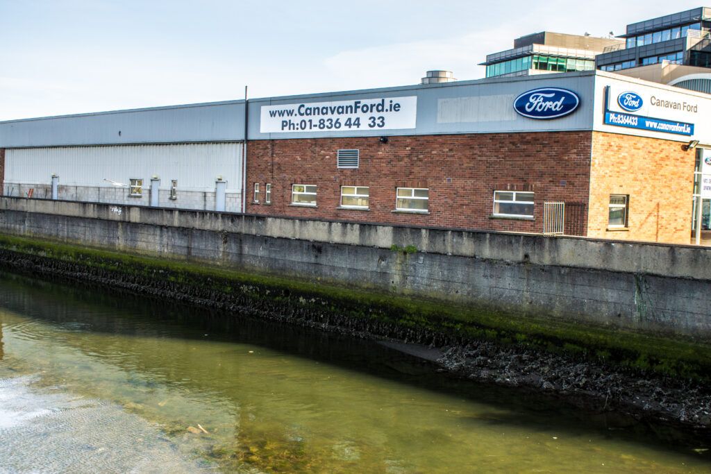 Ford Dealer On East Wall Road - panoramio