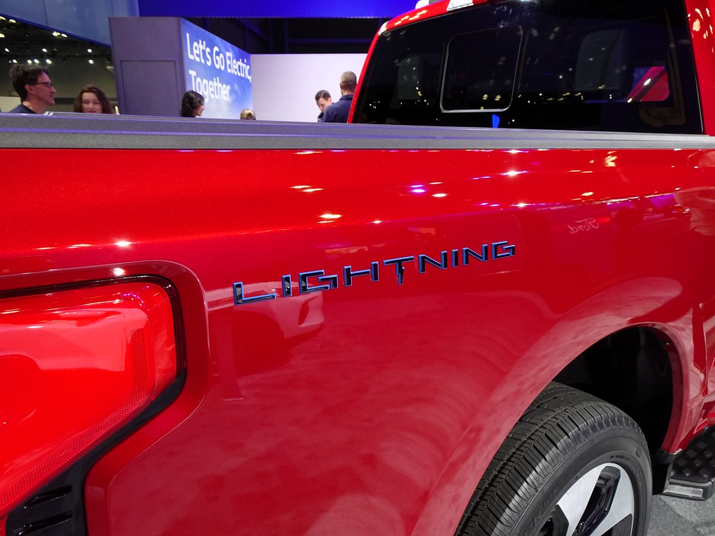 Ford F-150 Lightning Platinum (2024)