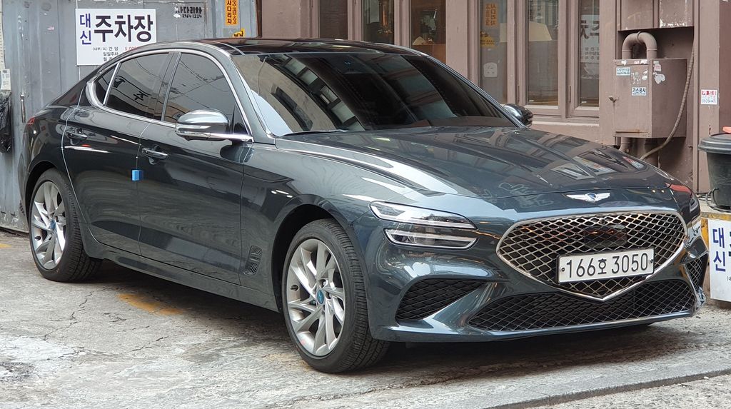 Genesis G70 FL Grey 3 (cropped)
