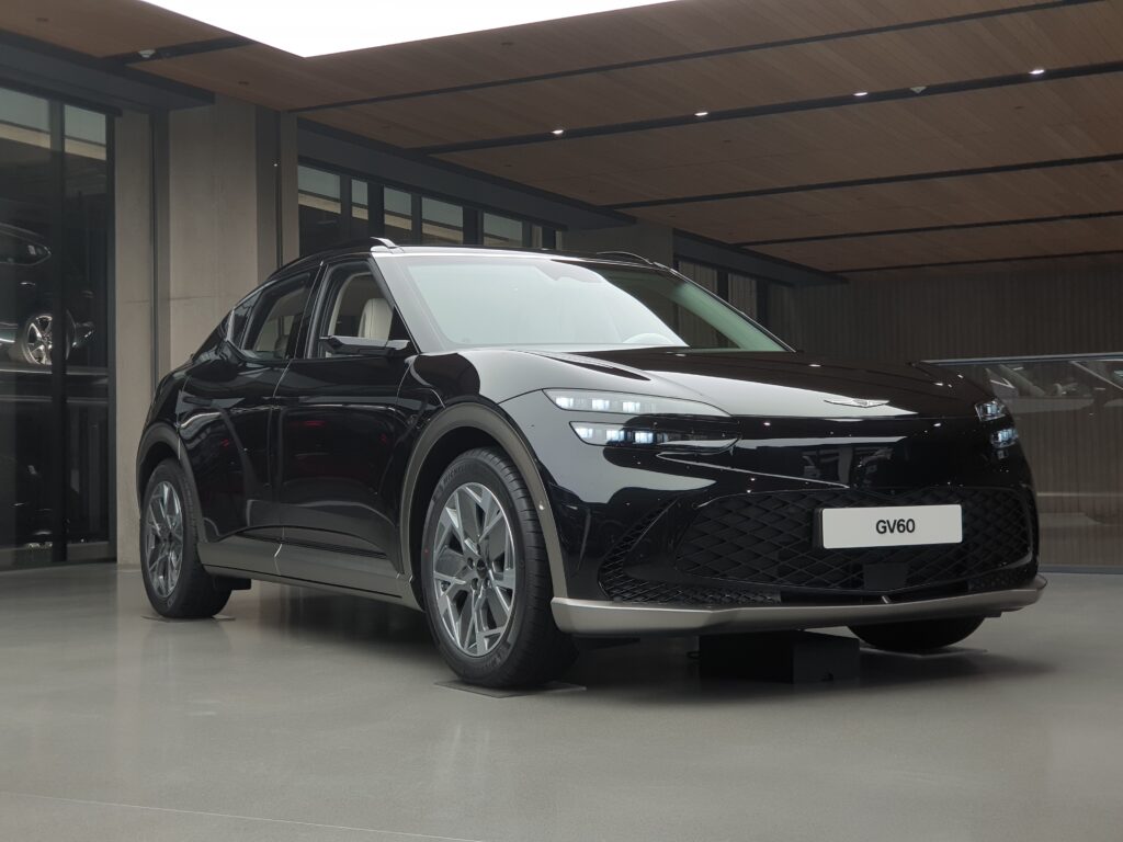 Genesis GV60 2WD JW1 Vik Black (3)