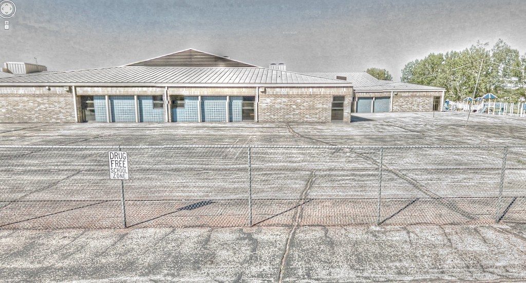 Google Street View - Pan-American Trek - Drug free school zone
