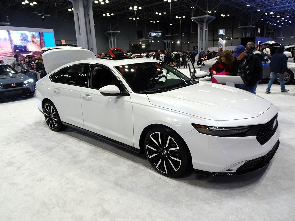 Honda Accord Touring Hybrid (2024)