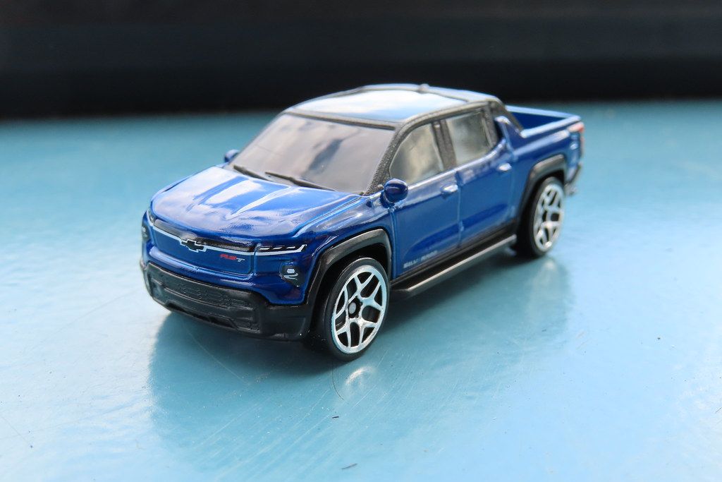 Hot Wheels Chevy Silverado EV RST
