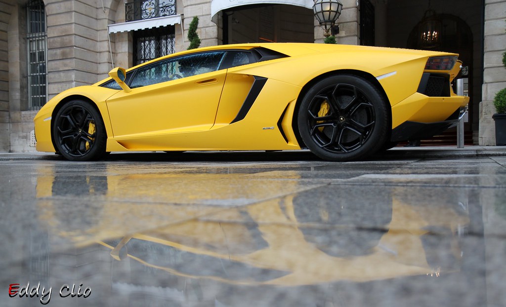 LAMBORGHINI AVENTADOR