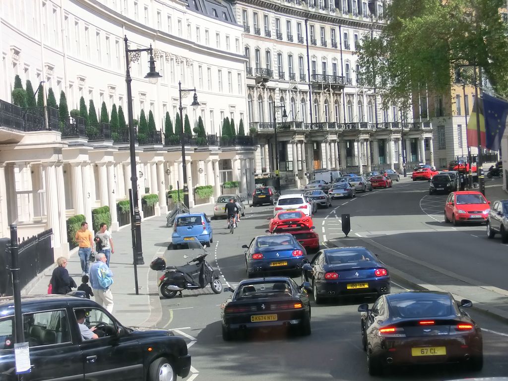 Luxury Cars in Belgravia - panoramio