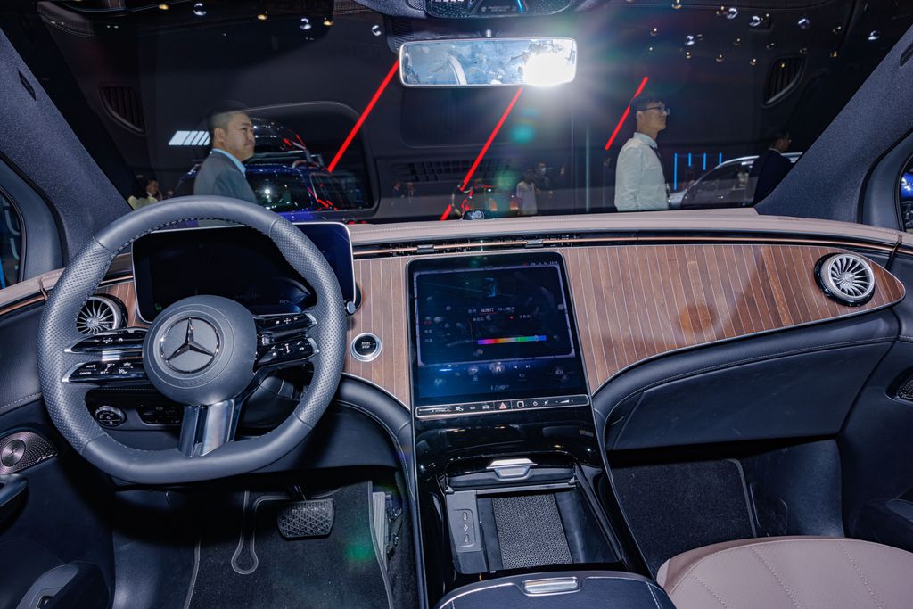 MERCEDES-BENZ EQE SUV CHINA VERSION INTERIOR