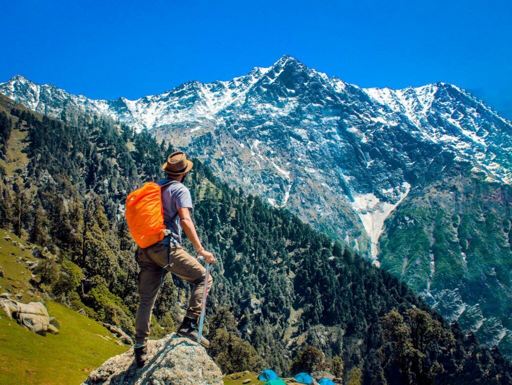 Mastering Solo Travel Evenings: Tips for Finding Connection After Dark