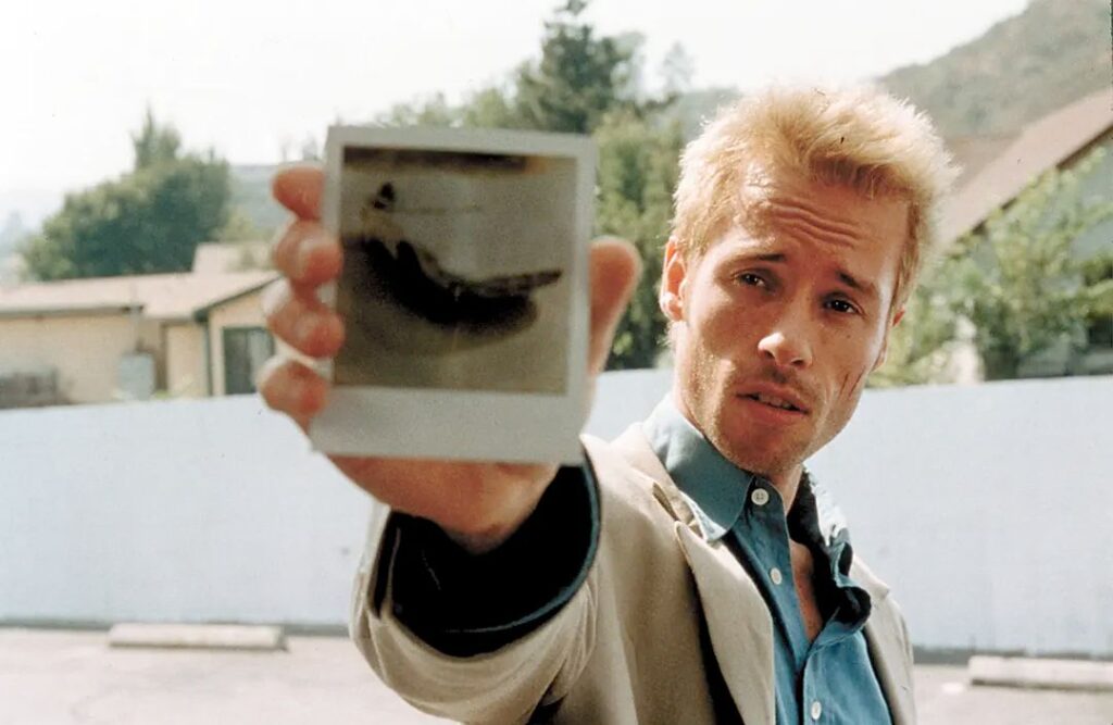 Memento 2000，IMDB Rating: 8.4，Douban Rating: 8.6，ID: tt0209144