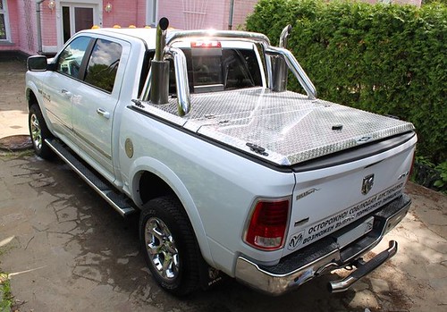 Modified Diamond-Plate Aluminum Truck Bed Cover on Ram Pickup