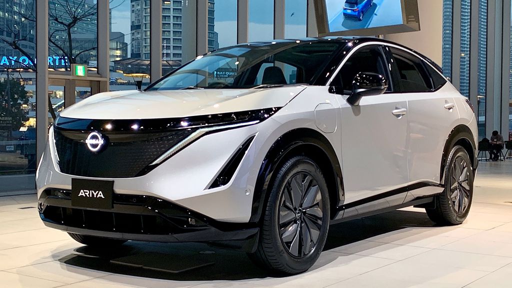 Nissan Ariya, left front, Nissan Gallery HQ, 2021