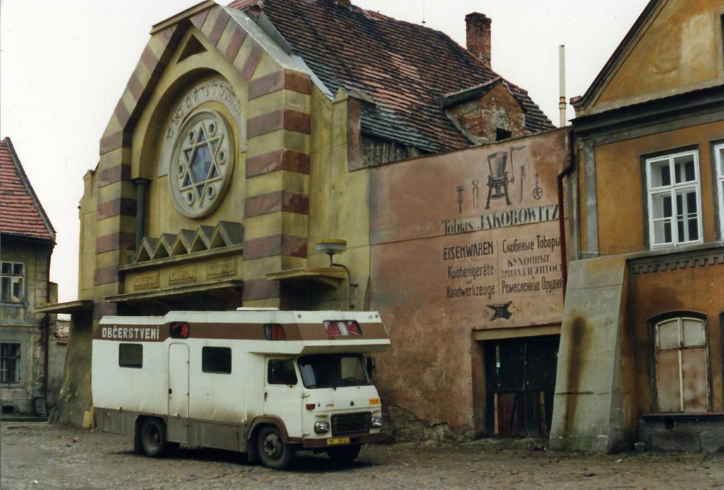 Obytný přívěs i Synagoga, Žatec - former Synagogue with Avia A21 snack bar or caravan conversion.Czech Republic March 1994