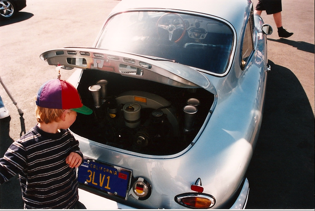 Porsche 356 engine w/ velocity stacks