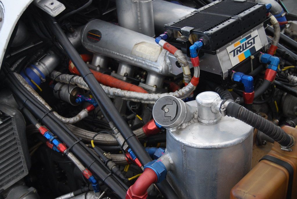 Porsche 956/962 Group C endurance racer, engine, oil tank, catch tank, additional cooling