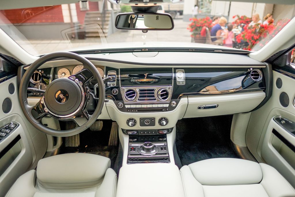 Rolls Royce Ghost 2015 (23149918661)