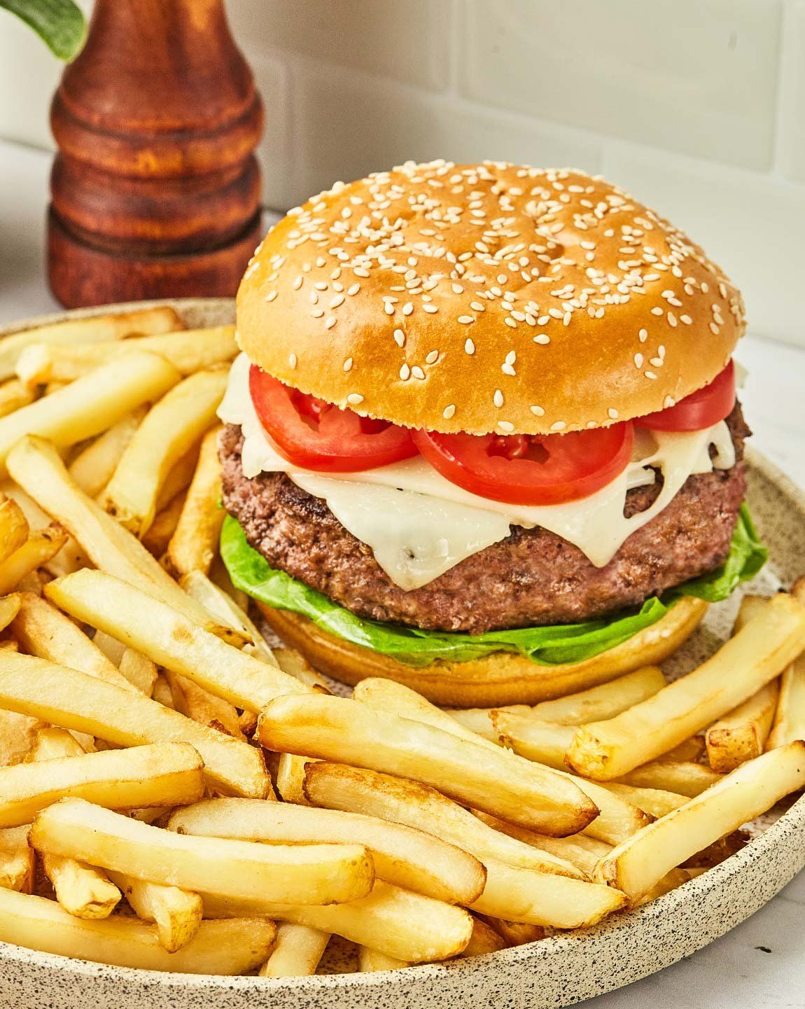 Burger Battle in the USA: Unearthing 12 Legendary Joints and Hidden Gems Insiders Love