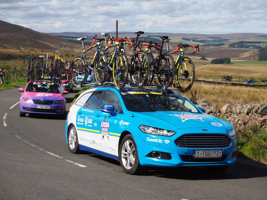 Team Cars follow Tour of Britain at Hardens Hill near Duns - geograph.org.uk - 6265256