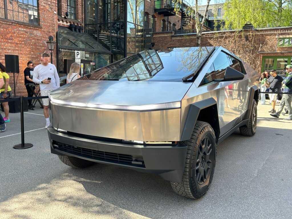 Tesla Cybertruck at Skøyen, Norway (2024 - 1)