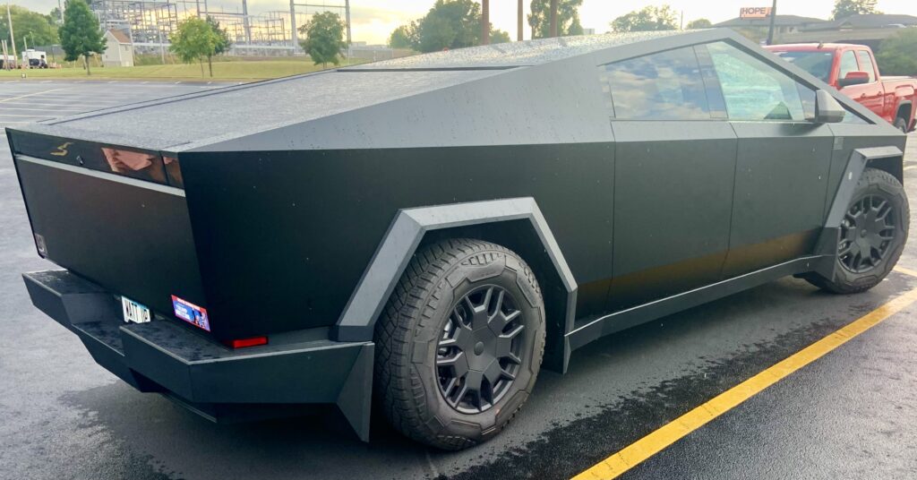 Tesla Cybertruck dark gray 01