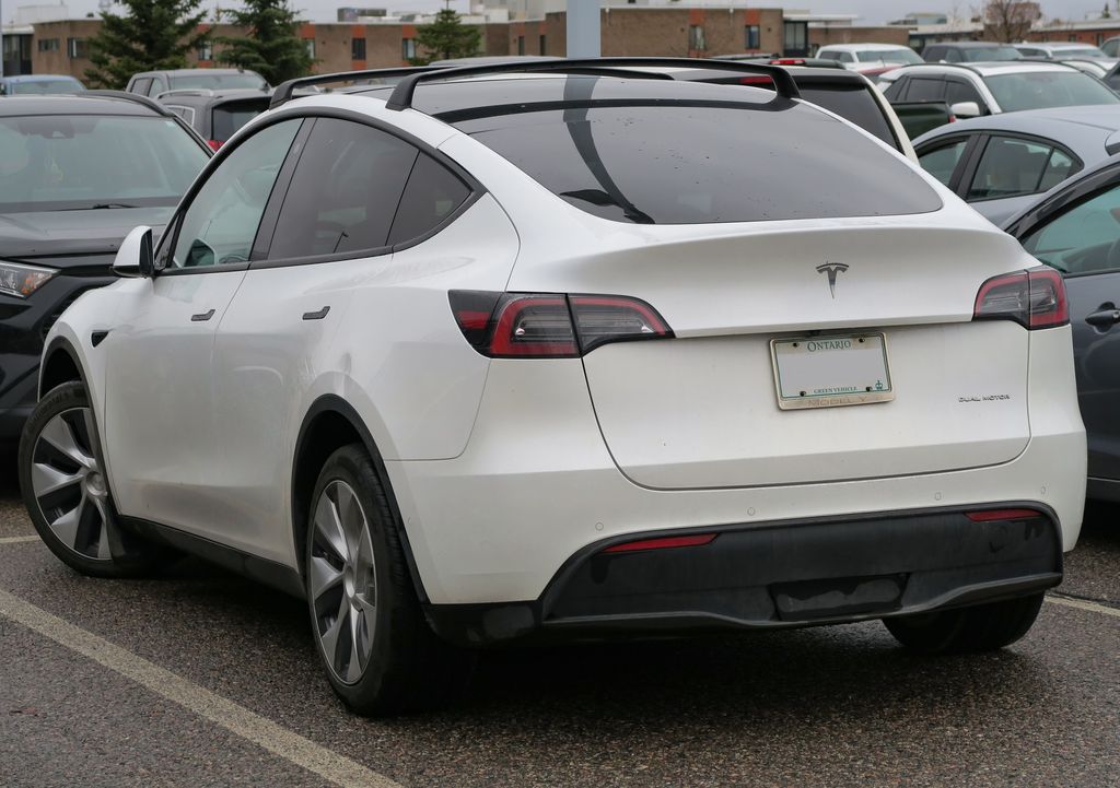 Tesla Model Y Long Range All-Wheel Drive (2023-2024)