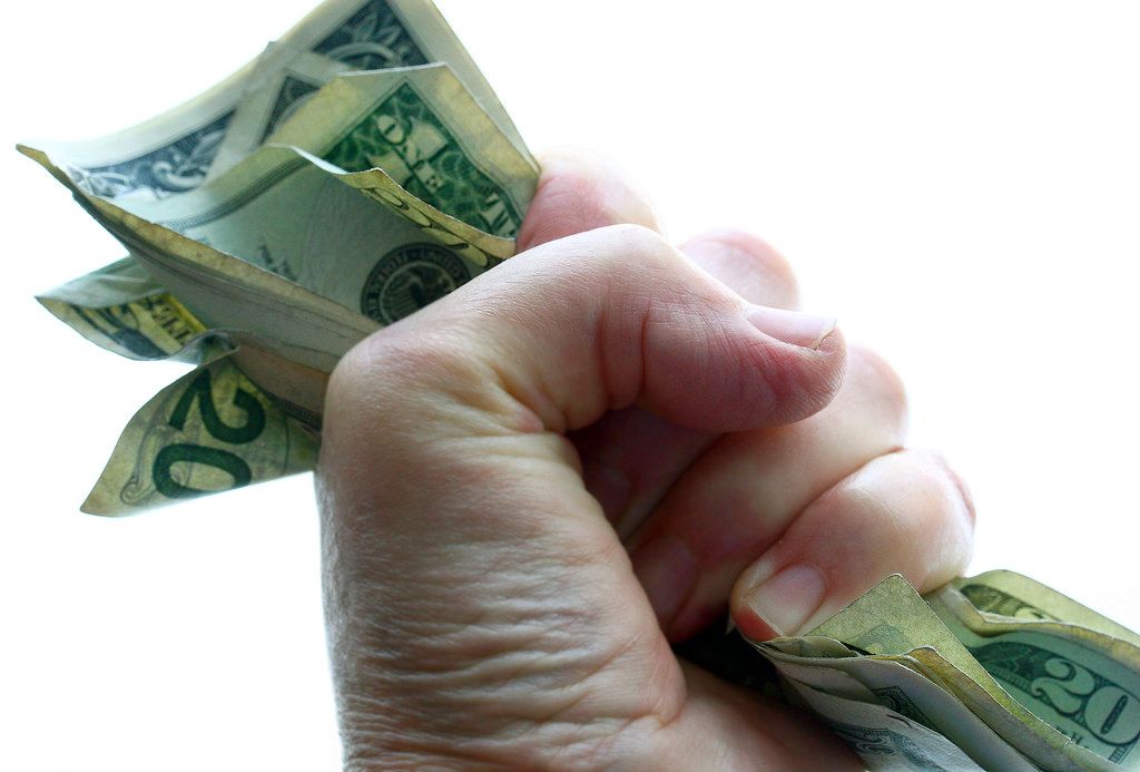 14 Red Flags: How to Spot and Avoid Car Dealership Scams