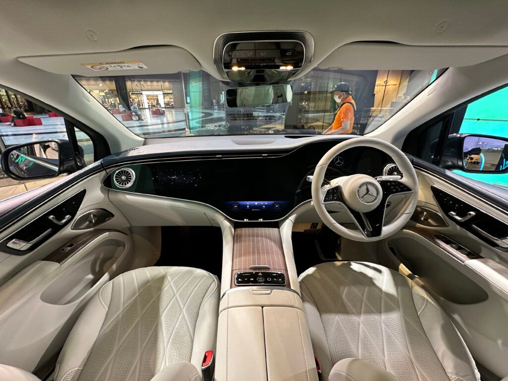 The interior of Mercedes-Benz EQS 450 4MATIC SUV (X296)