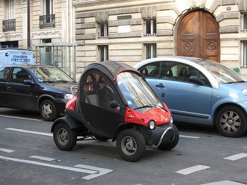 Tiny Electric Car in Paris!