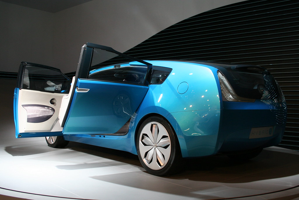 Toyota’s Hybrid Bet: Smart Transition or Falling Behind?