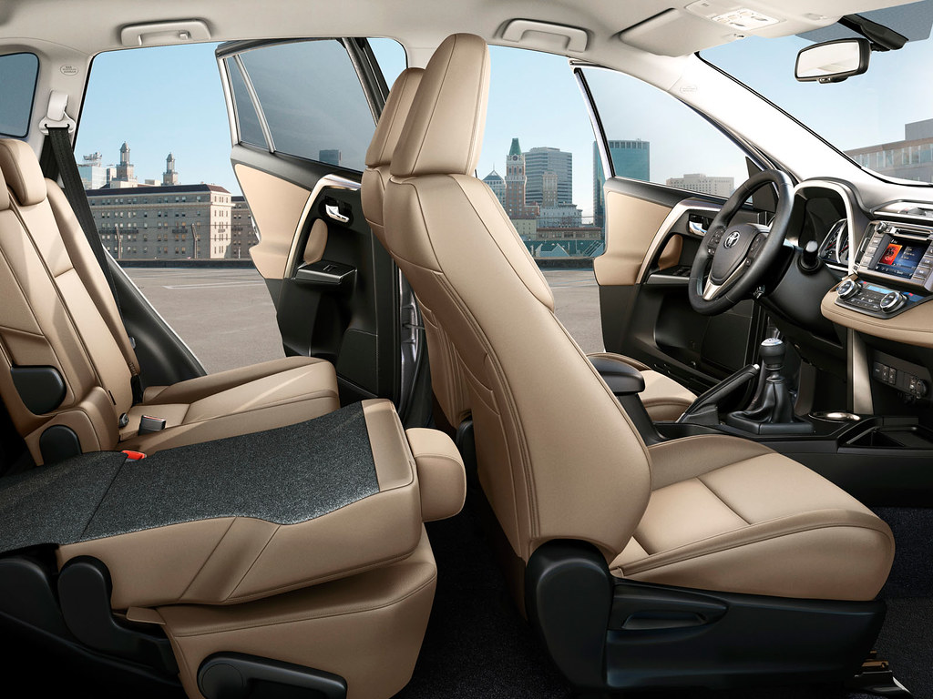 Toyota RAV4 2014 Interior