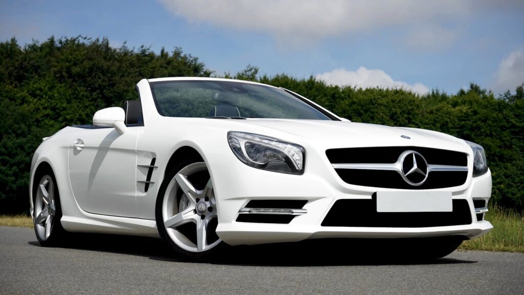 Mercedes-Benz Delays Full EV Shift to 2030, Cites Slow Adoption and Keeps ICE Cars