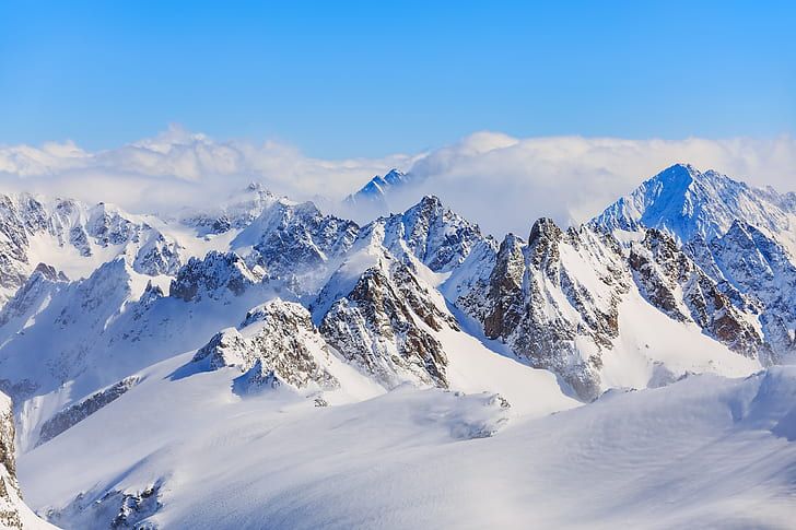 Unexpected Snow and Stunning Peaks: My Memorable Alpine Adventure in Innsbruck
