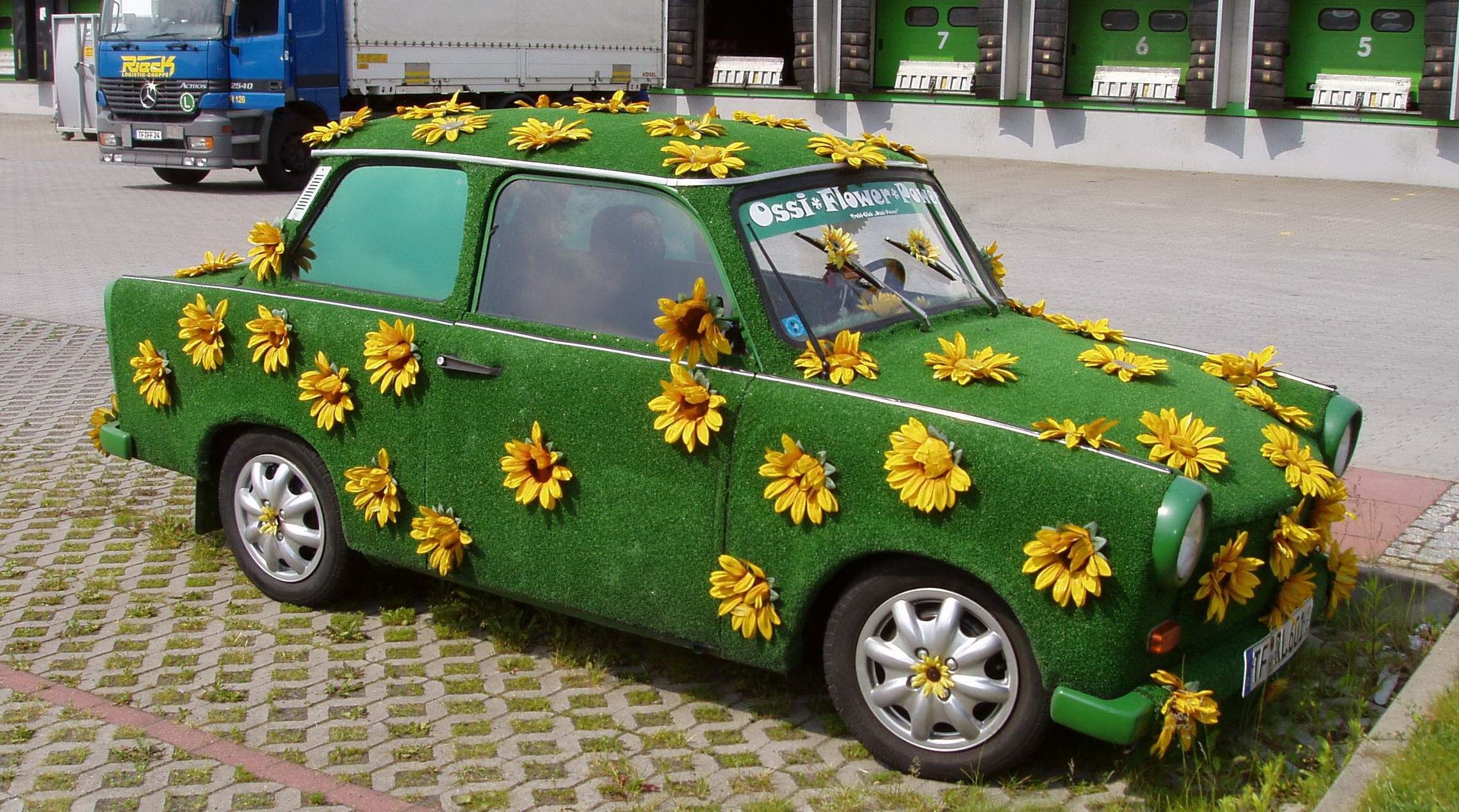 19 Hilariously Useless Cars Ever Made