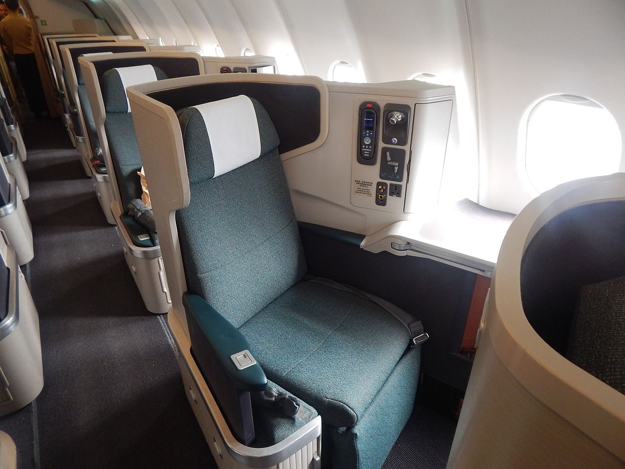 8 Business Class? How to Snag Luxury Flights for Less