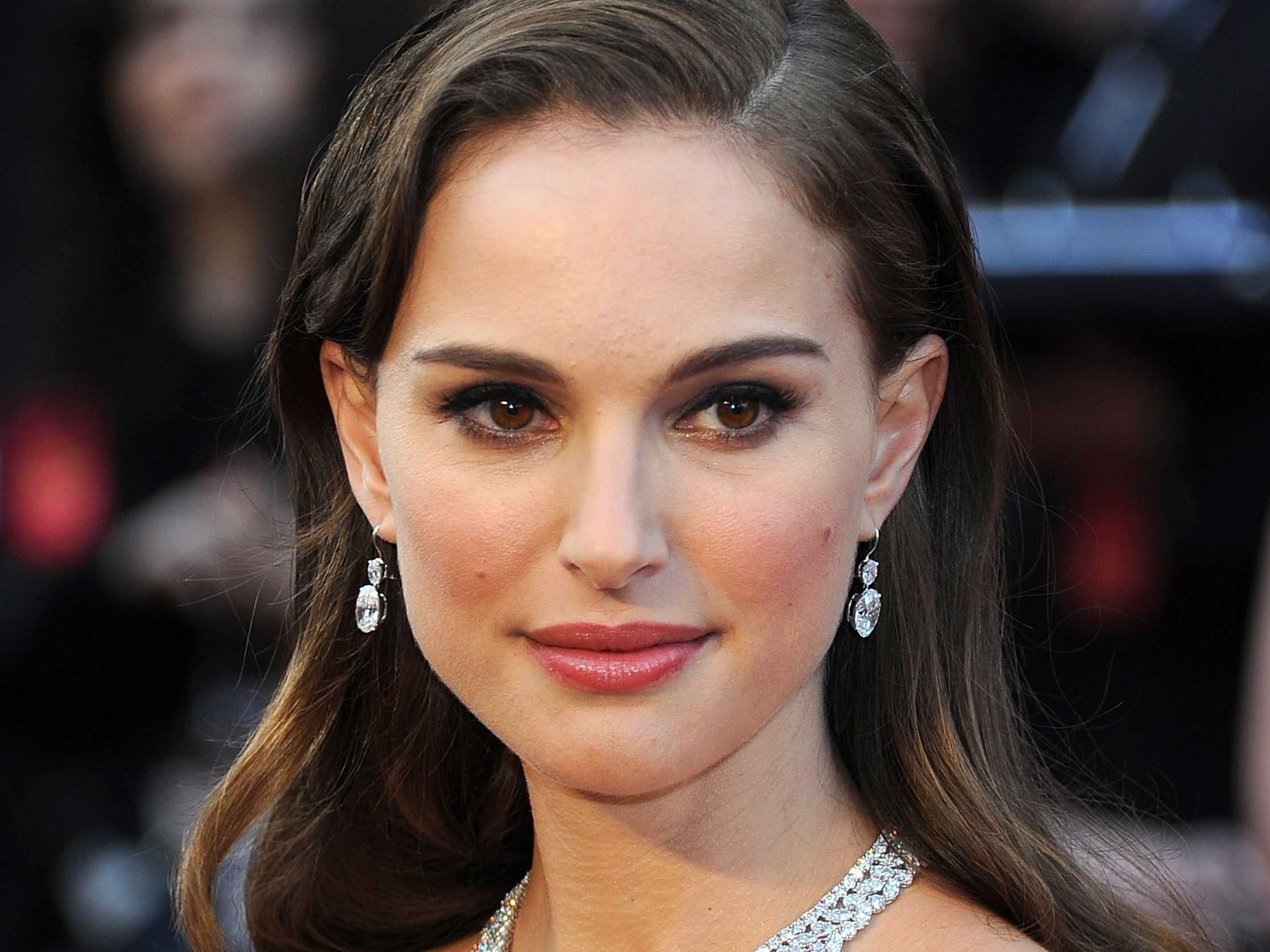 You Won’t Believe These 13 Celebrities Are Working Regular Jobs Now