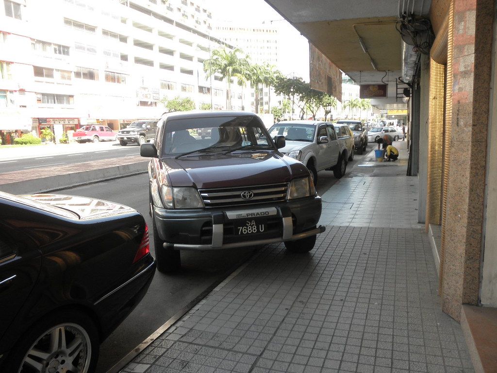 Karen’s 00 Parking Fail: SUV Blocks Disabled Spots, Goes Viral