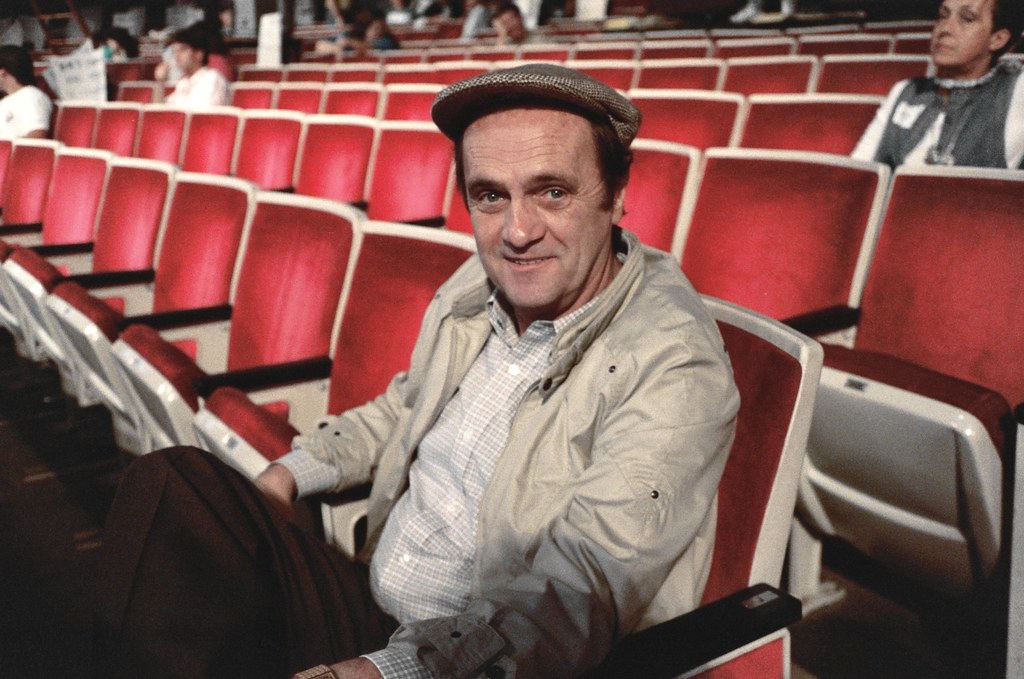 Bob Newhart, Deadpan Comic Master Whose Wit Defined Generations, Dies at 94